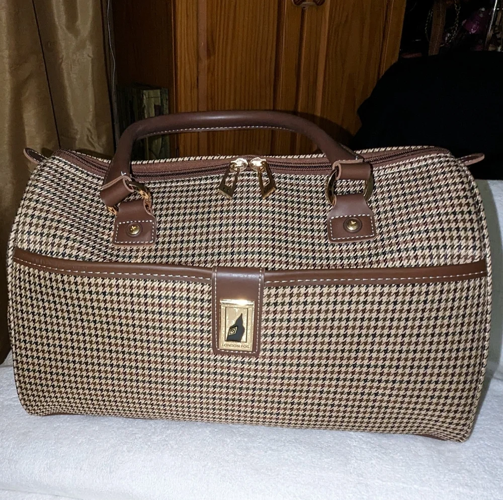 London Fog Cambridge classic 11 16" satchel.